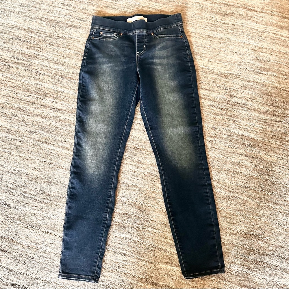 Levi’s size 29 pull on skinny jeans